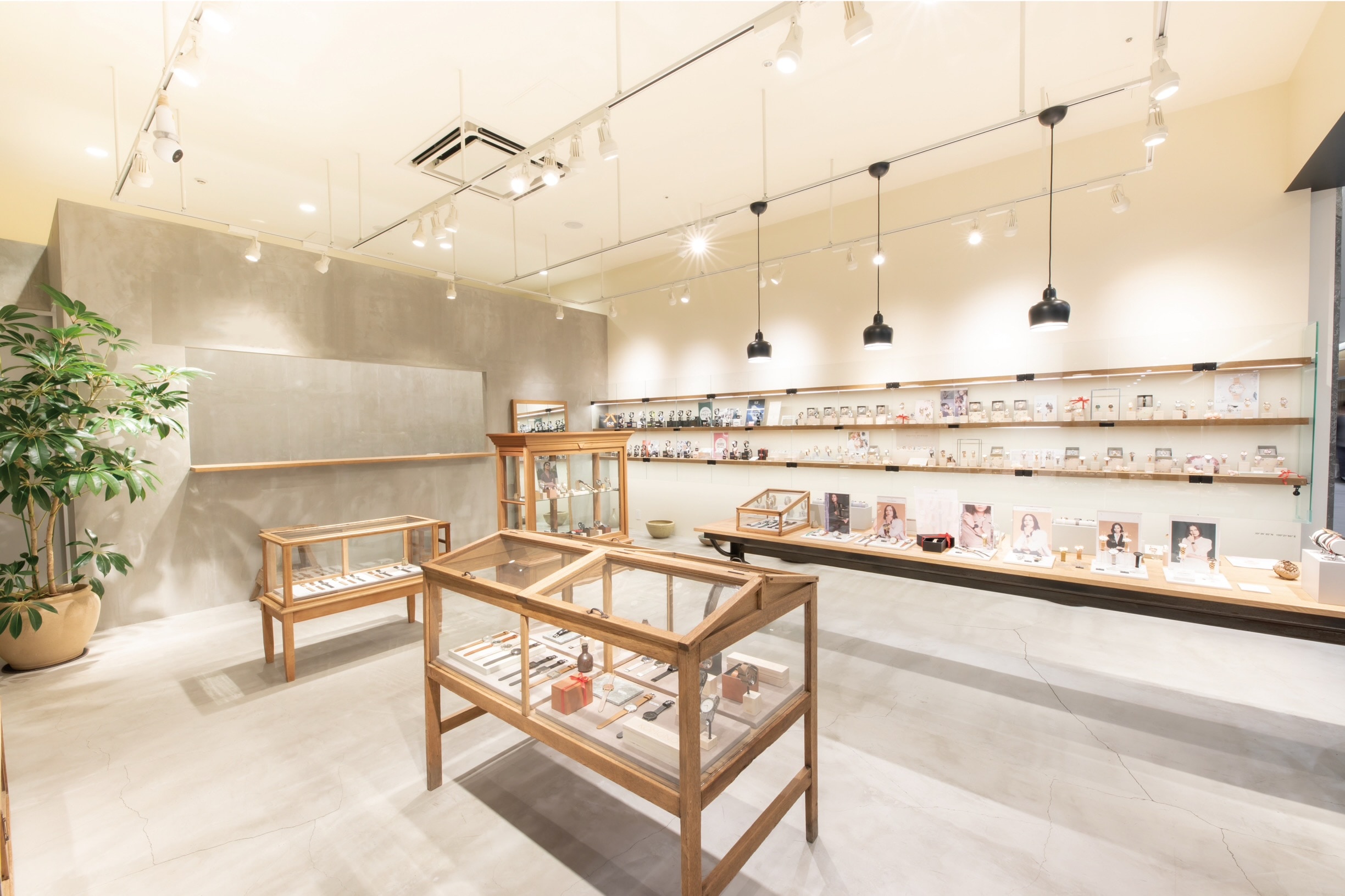 HIBASIC マークイズ福岡ももち店