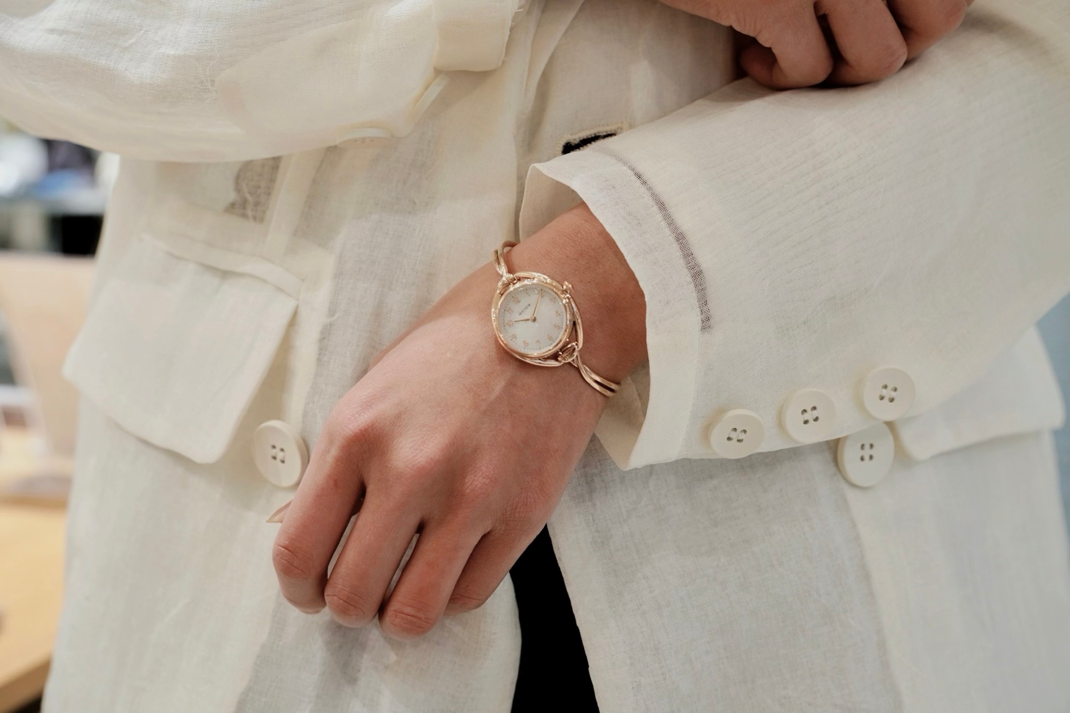 MATOW バングル ベルト 着用イメージ