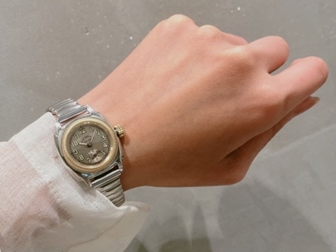 VAGUE WATCH 着用イメージ