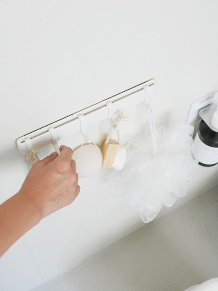 マーナのマグネットフック5連セットプラスチック製