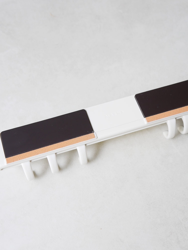 マーナのマグネットフック5連セット、プラスチック製