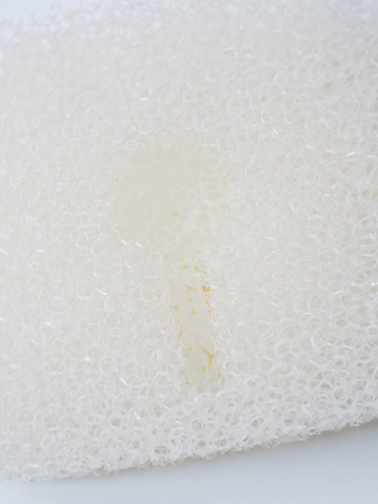 マーナの白柄付きスポンジ