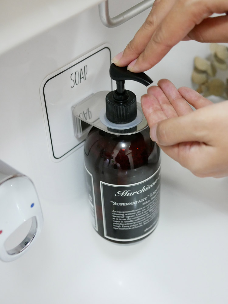 Otelボトルホルダーにソープボトルを設置