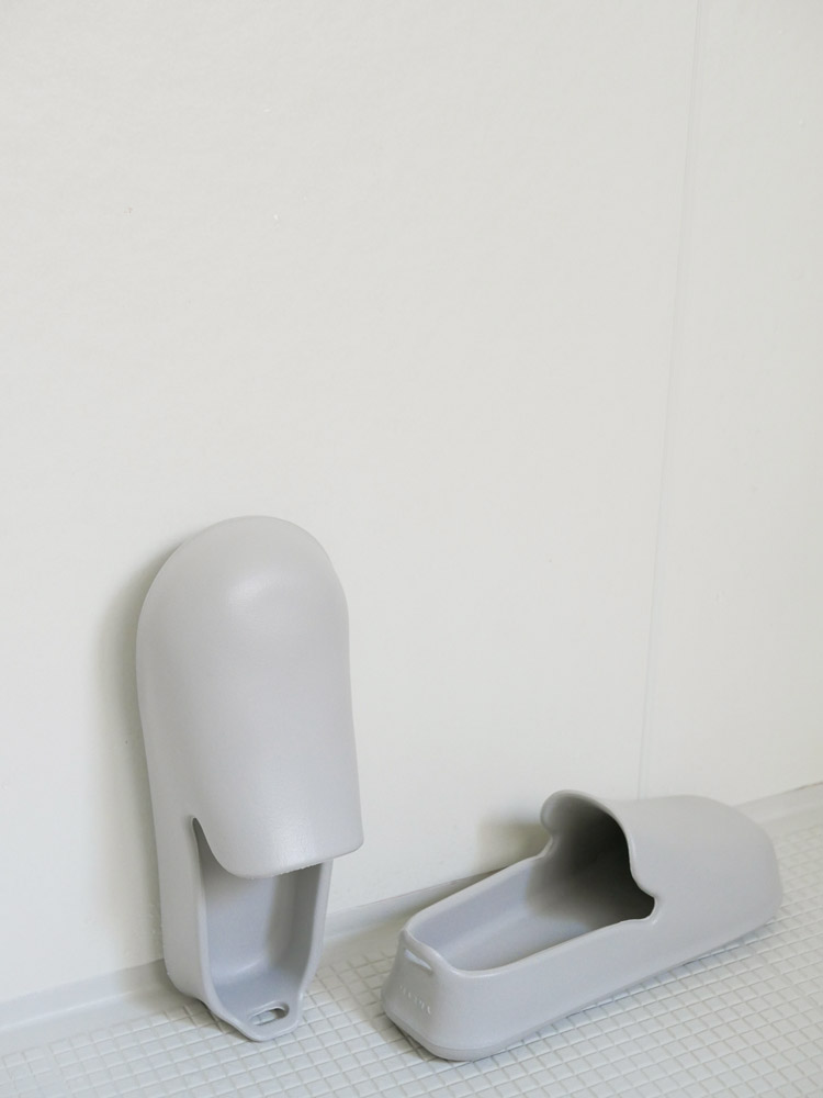 マーナの銀色EVA樹脂お風呂用スリッパ