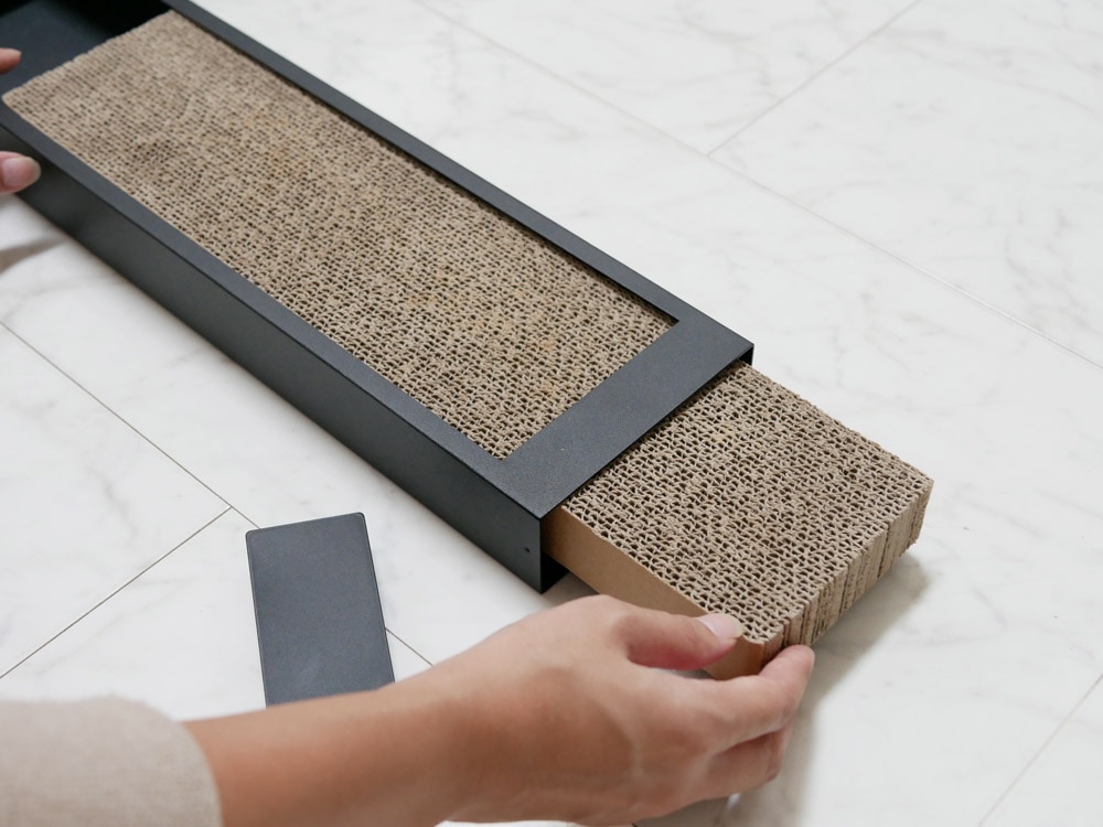 towerブランドのスチール製猫の爪とぎスタンド