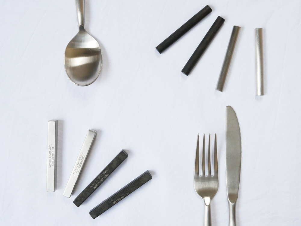 ステンレス製DULTONカトラリーレストとカトラリー