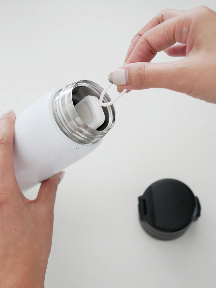 マーナのECOCARATボトル乾燥スティックとボトル