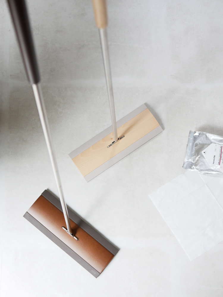 tidyフロアーワイプ、木製グリップとステンレス柄