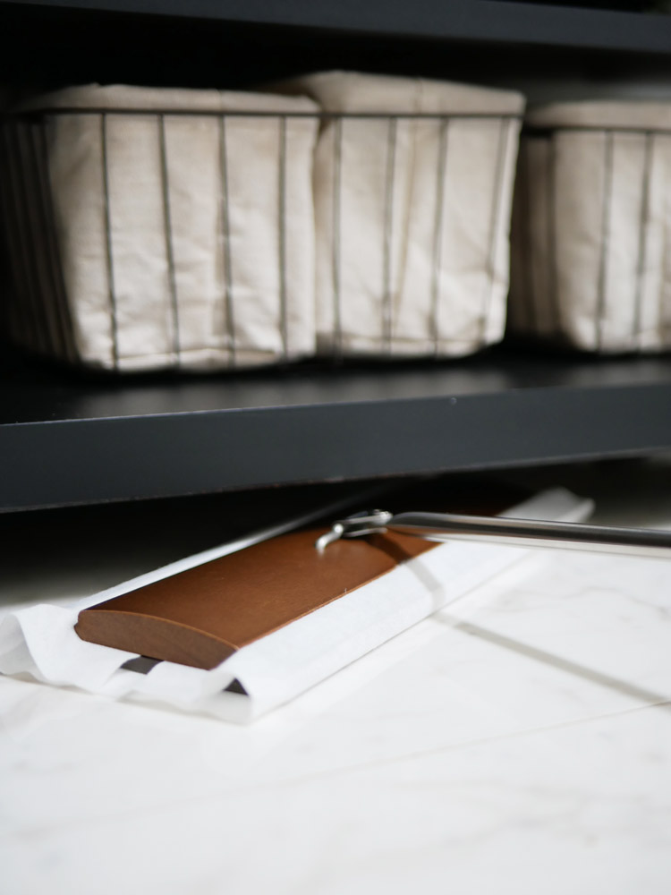 tidyのフロアーワイパー、天然木グリップと特殊エラストマー製ヘッド