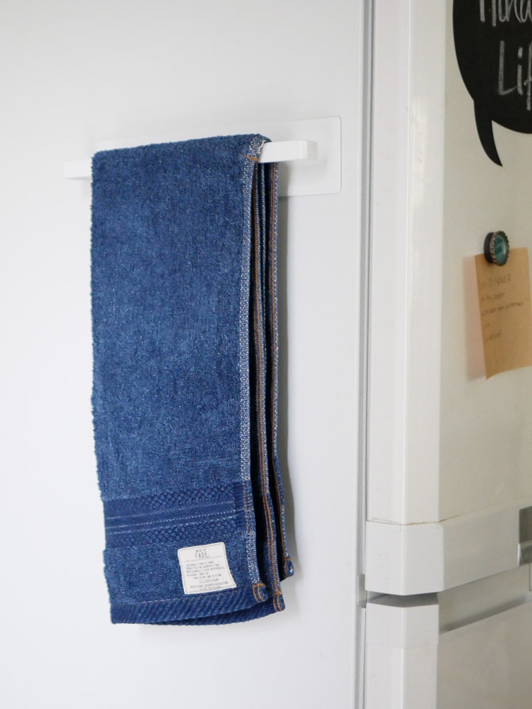 マグネットキッチンペーパーホルダーとタオル