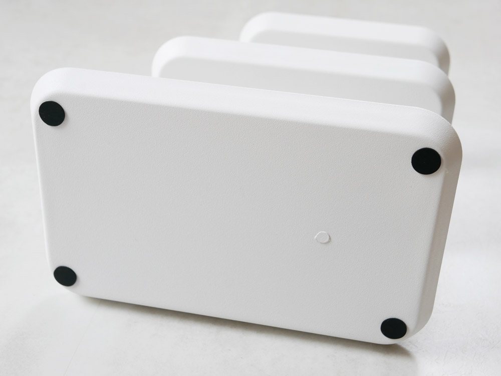 タワーYAMAZAKIの白いキッチン3段トレー