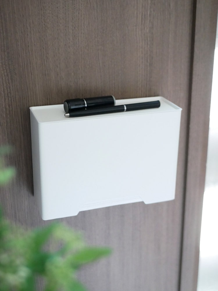 タワーのマグネットマスクホルダーにマスク約30枚収納