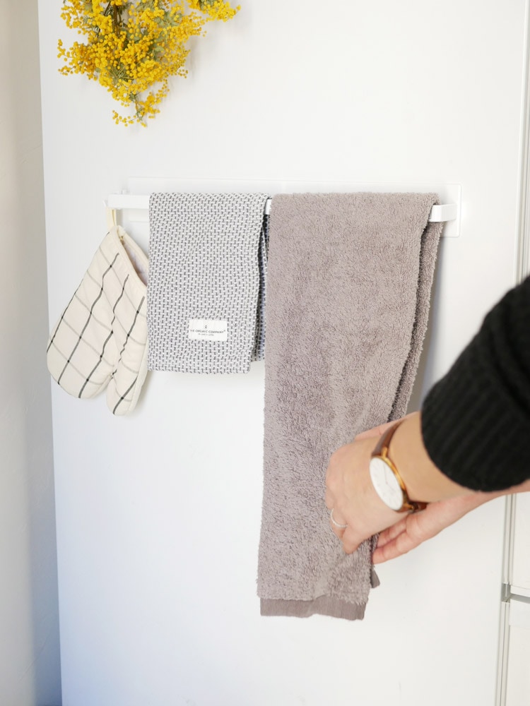 壁に磁石で取り付けるステンレスタオルハンガー