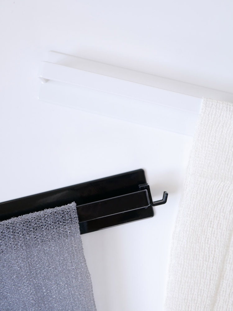 YAMAZAKI製グレーのマグネットタオルハンガー