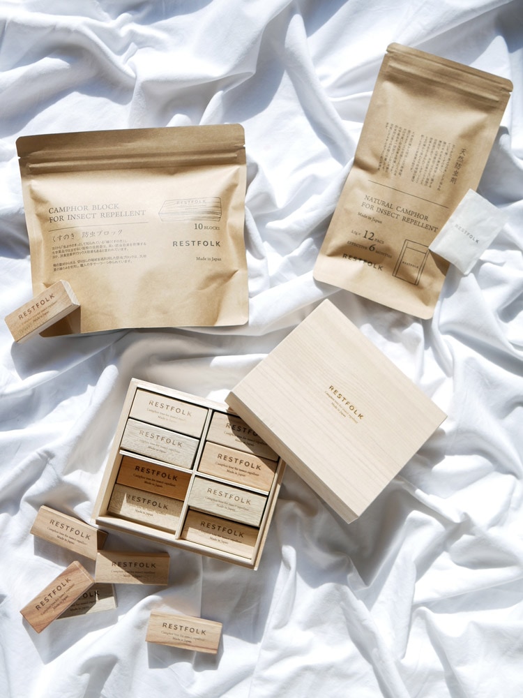REST FOLK/レストフォーク カンフルオイルの紙製パッケージとラベル