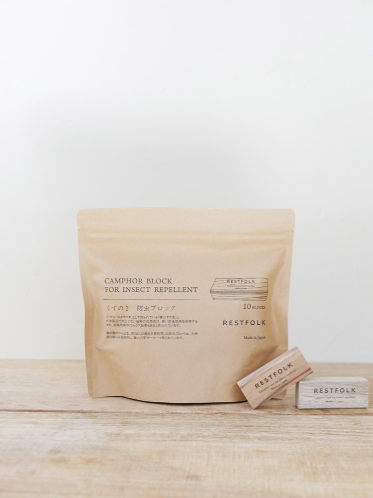 REST FOLKのカンフルオイル10mlが入った紙製パッケージとラベル