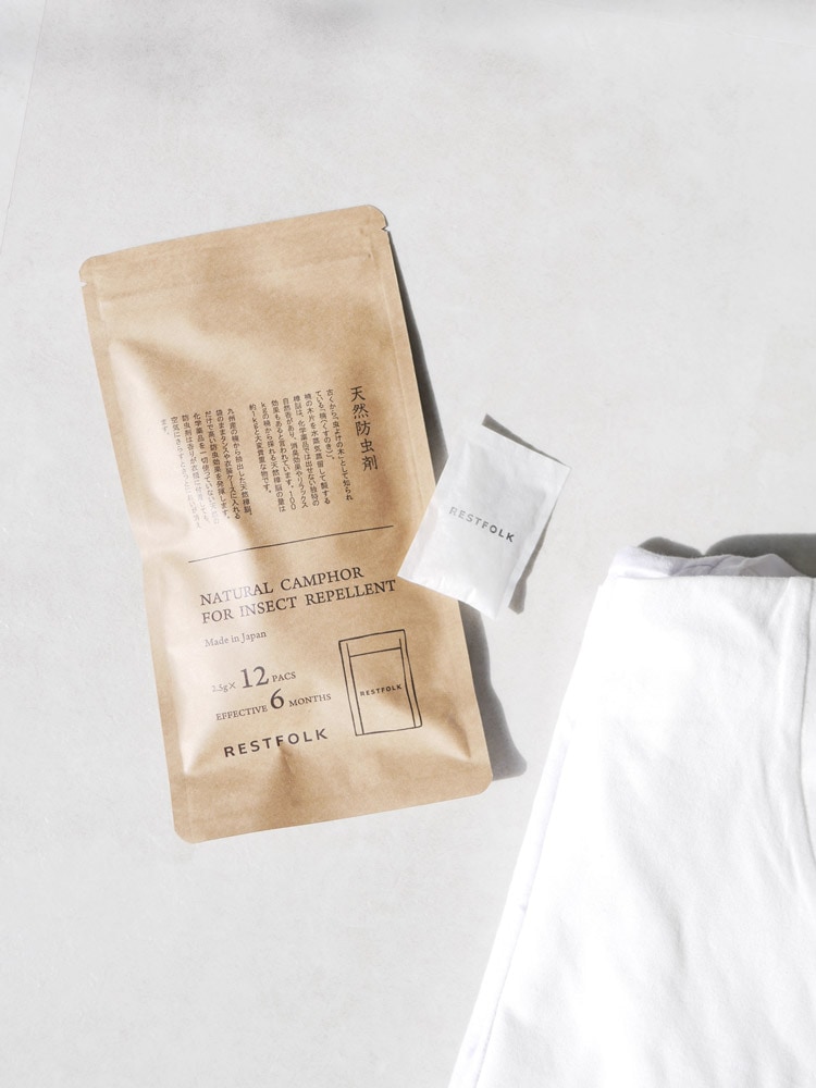 REST FOLKのカンフルオイル10mlが紙袋に入ったパッケージ