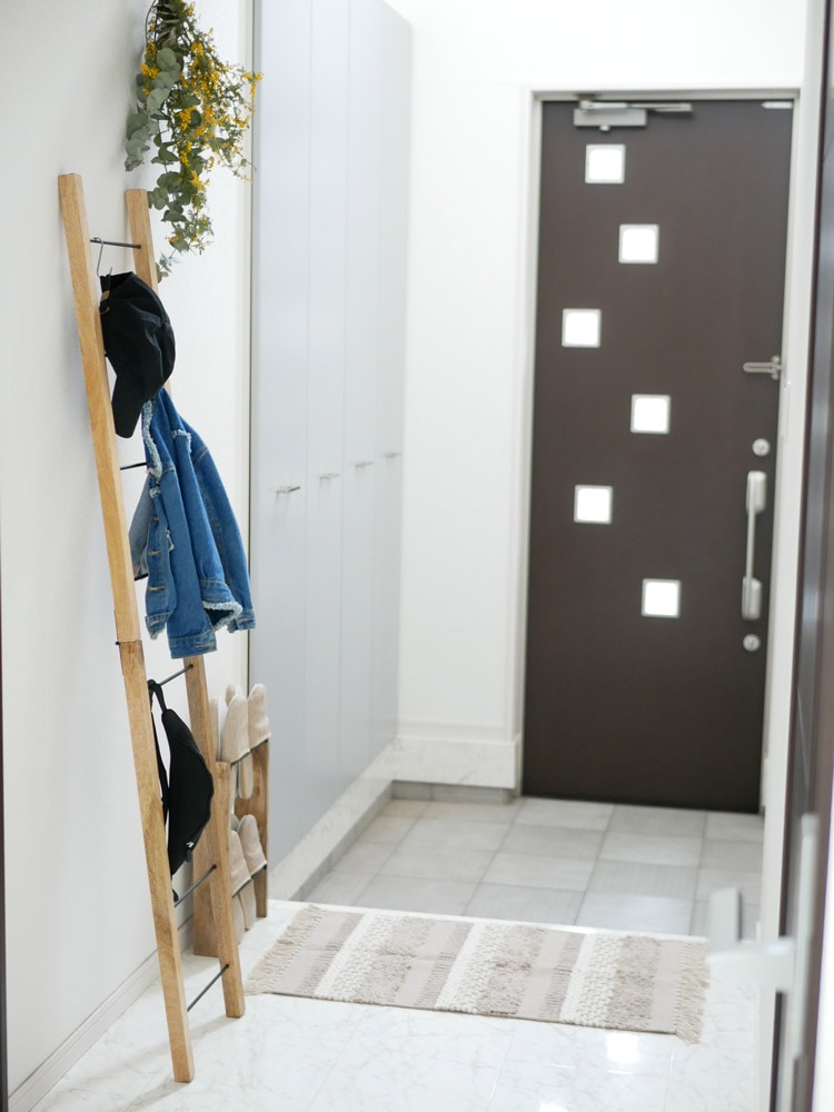 POSH LIVINGのアイアンとマンゴーウッド製ラダーハンガー