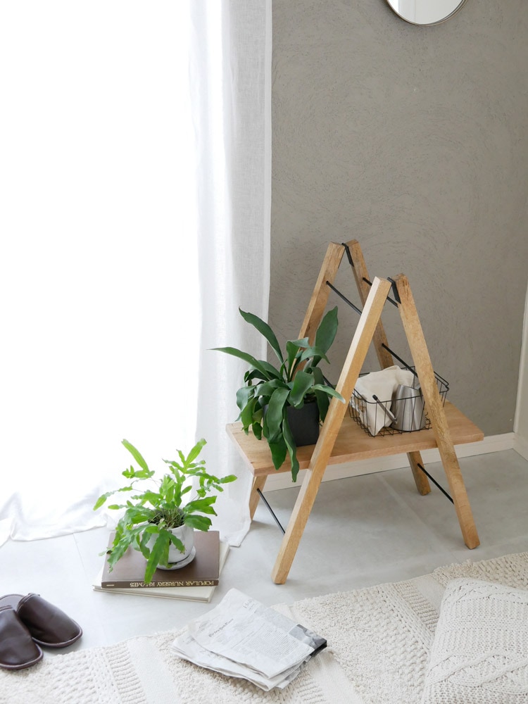 POSH LIVINGラダーハンガーに花鉢を掛けた画像