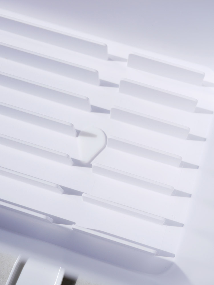 白いタワー製スリム水切りバスケット