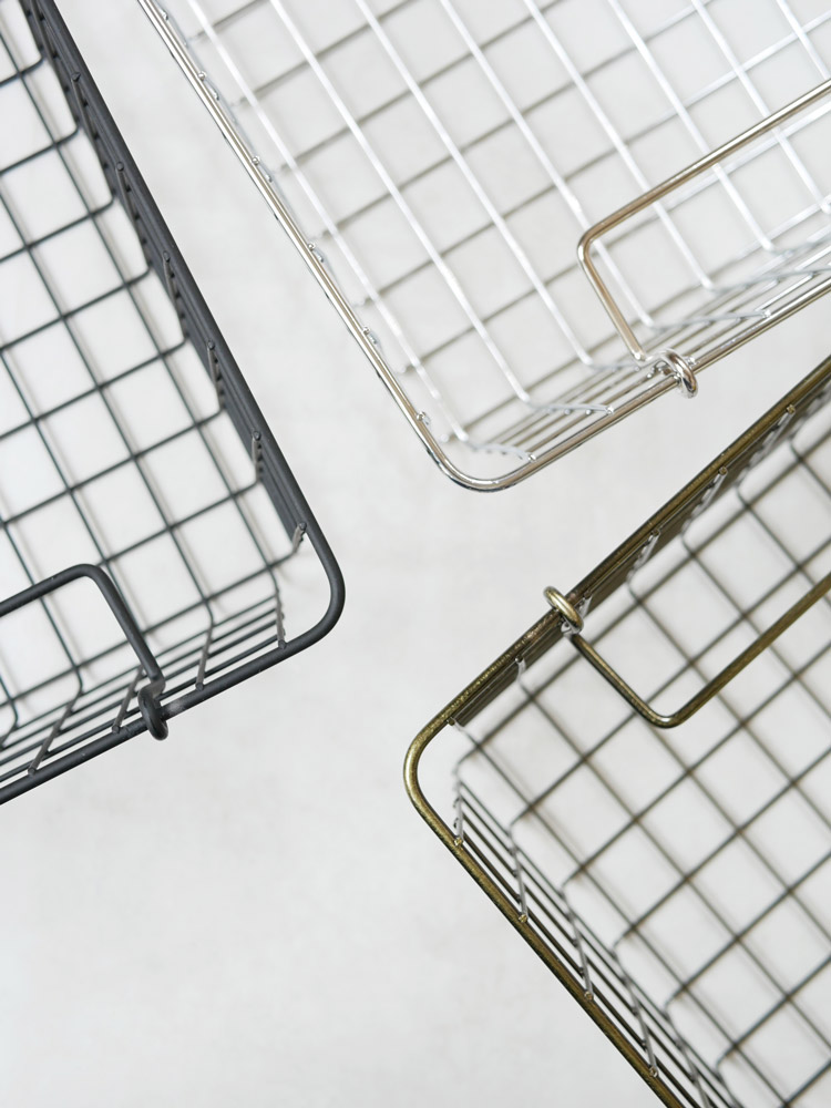 スタッキング可能なポッシュリビングのアイアンバスケット