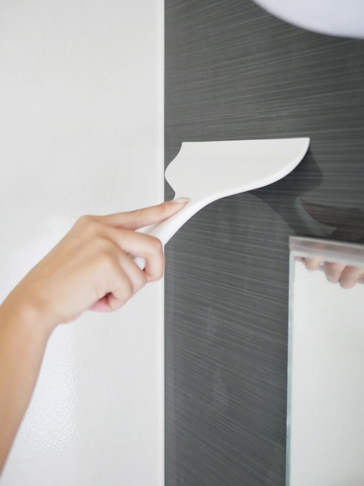 マーナ製お風呂スキージーのプラスチック本体とハンドル