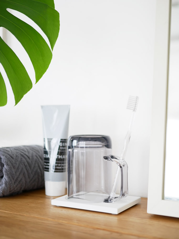 歯ブラシ用スタンド付きマグカップ