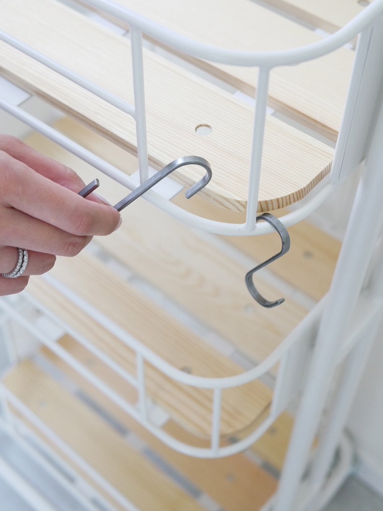 BY CAGEの三段ワゴン、スチール製ハンドル付き