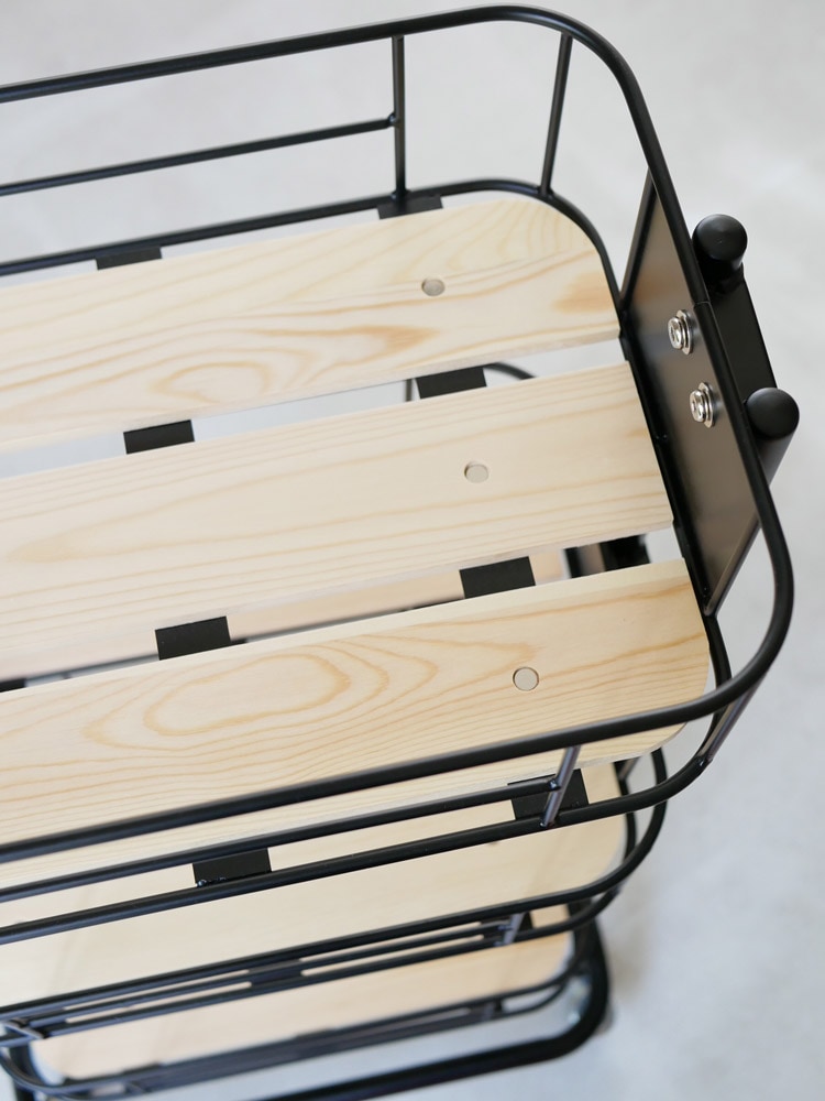 BY CAGE製の三段式スチールワゴン