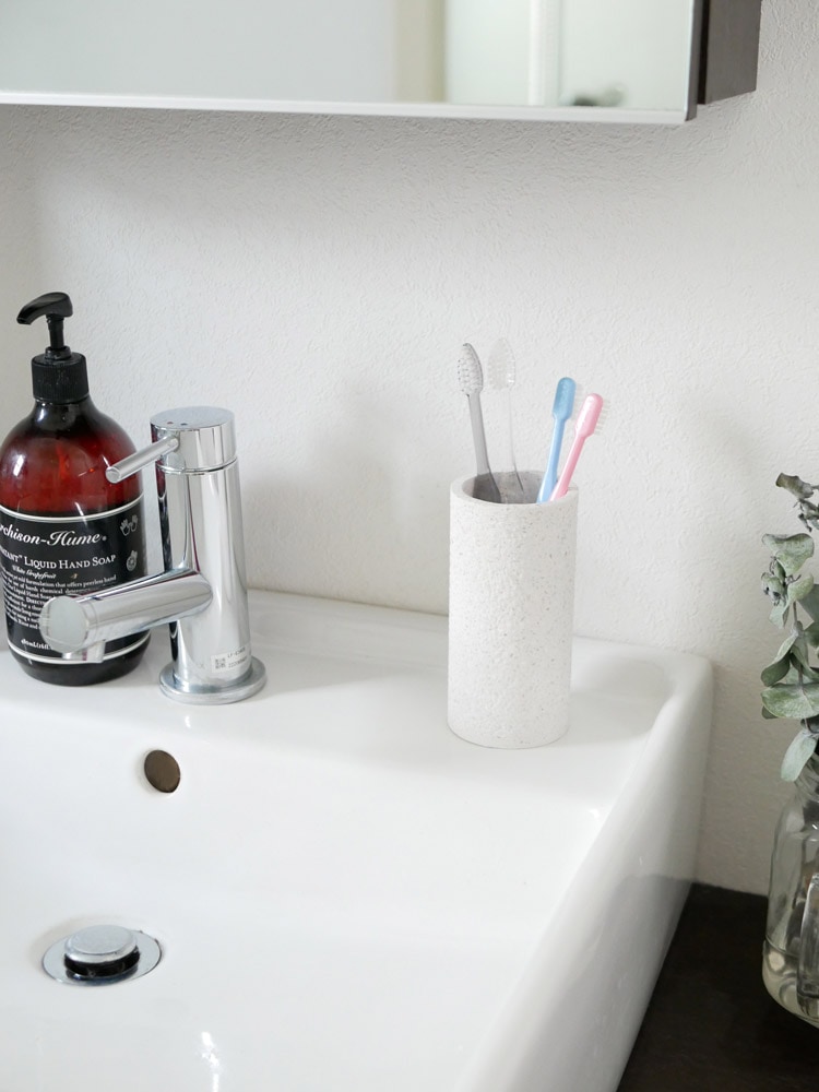 soilブランドの珪藻土製歯ブラシスタンド
