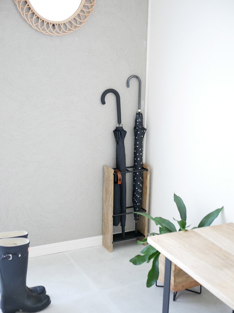 ポッシュリビングのアイアンとマンゴーウッド製傘立て