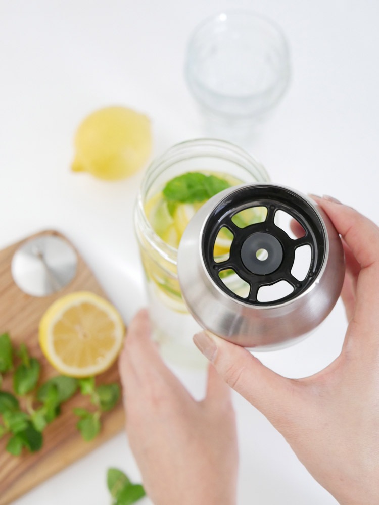 キントーのコールドブリュー用耐熱ガラスカラフェと蓋