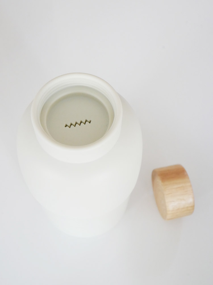 ラバーウッド製の円柱型ロールウェットティッシュケース