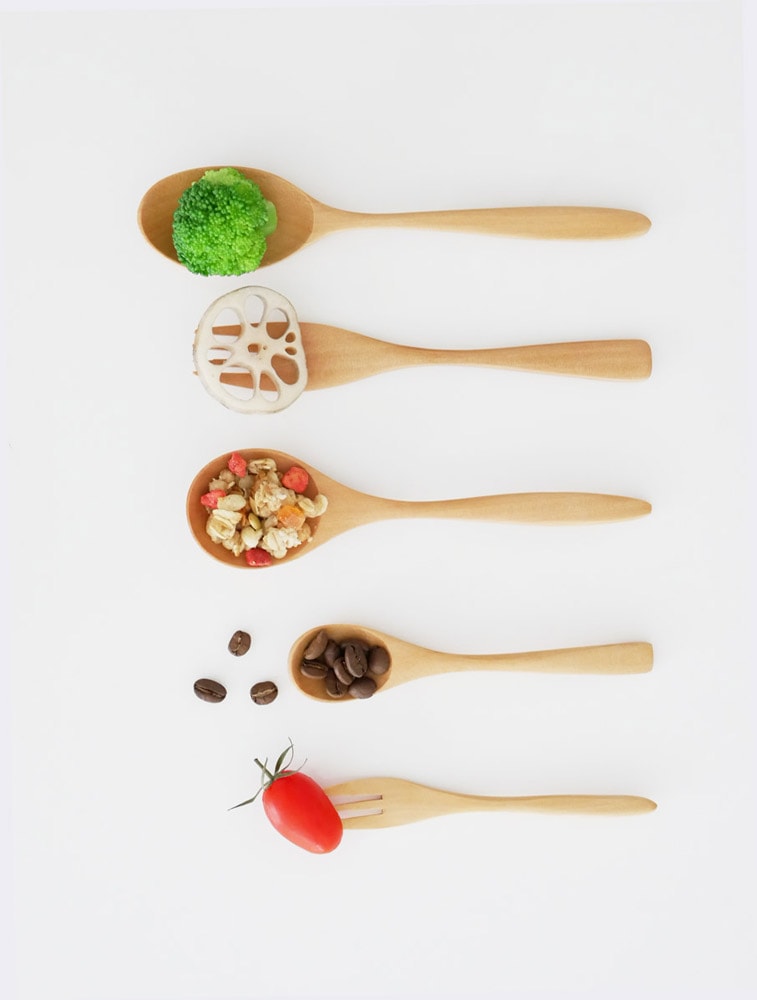 SALUS（セイラス）の天然木製白木カトラリーセット。130mmコーヒースプーンと175mmデザートフォークが含まれています。