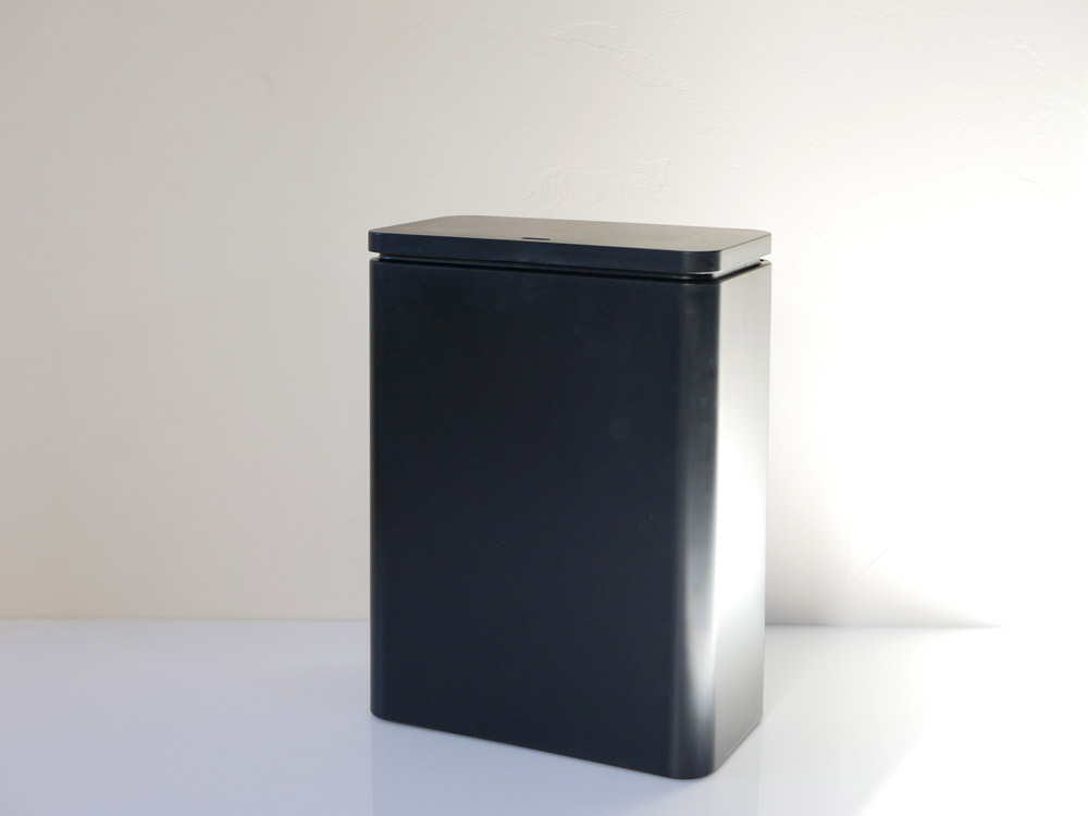Tubelor ミディアムフラップ 密封容器型衛生ゴミ箱 ブラック インテリア雑貨の総合通販 ひなたライフ アプリnew Openキャンペーン実施中
