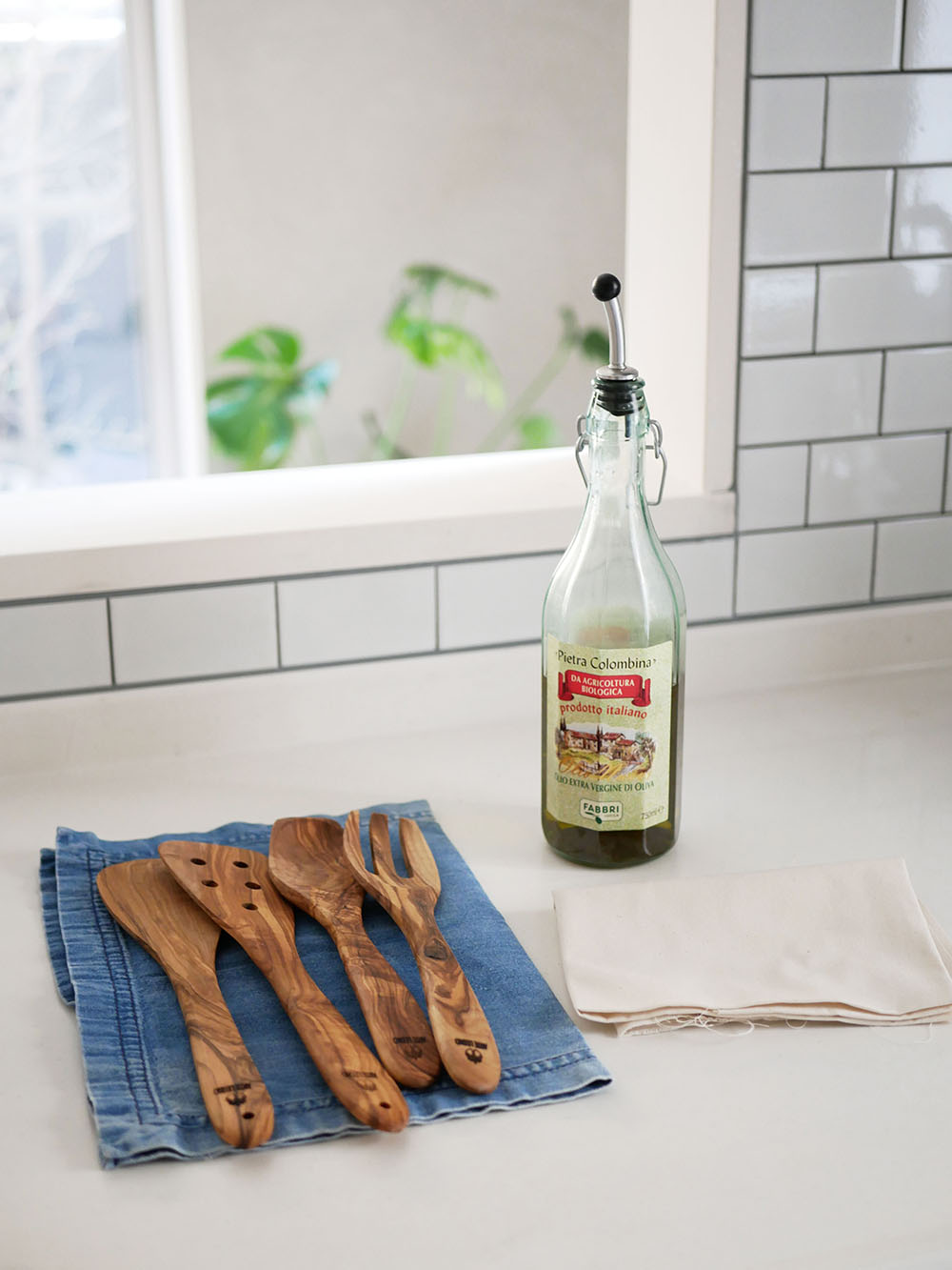 Arte Legnoのオリーブウッドスパチュラとサラダサーバー