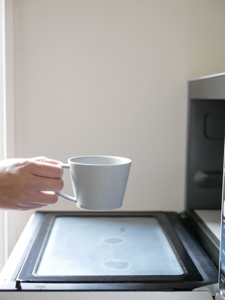 SAKUZAN Saraシリーズの磁器製コーヒーカップとソーサーのギフトセット