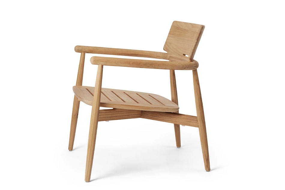 E018 EMBRACE OUTDOOR LOUNGE CHAIR（エンブレイス アウトドア