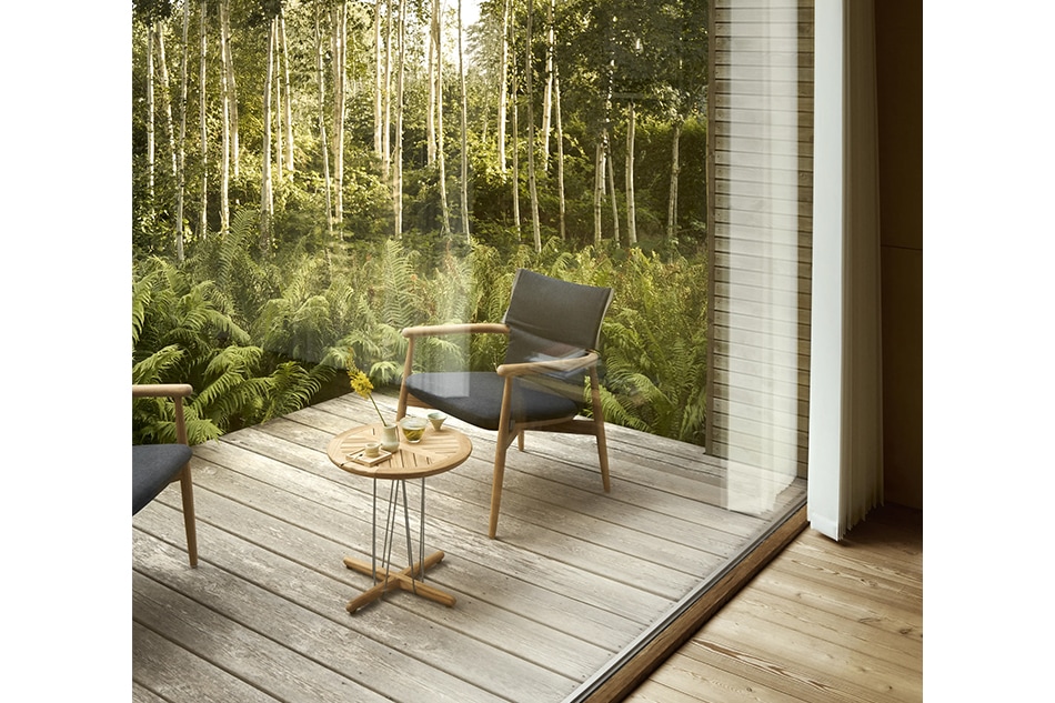 E018 EMBRACE OUTDOOR LOUNGE CHAIR（エンブレイス アウトドア