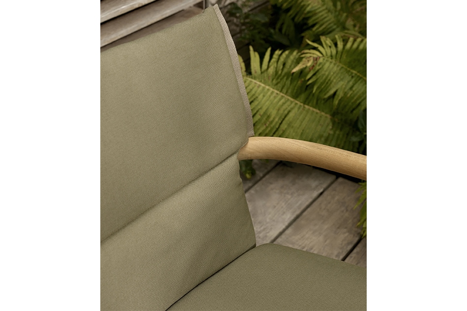 E018 EMBRACE OUTDOOR LOUNGE CHAIR（エンブレイス アウトドア