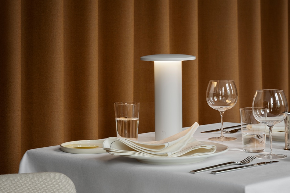 Solae Portable Lamp（ソラエ ポータブルランプ）/ FRITZ HANSEN