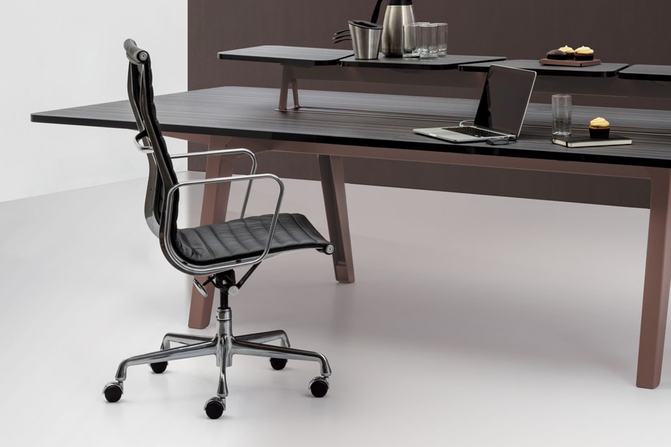 Eames Aluminum Executive Chair-［正規品］デザイナーズ家具・北欧家具通販H.L.D.