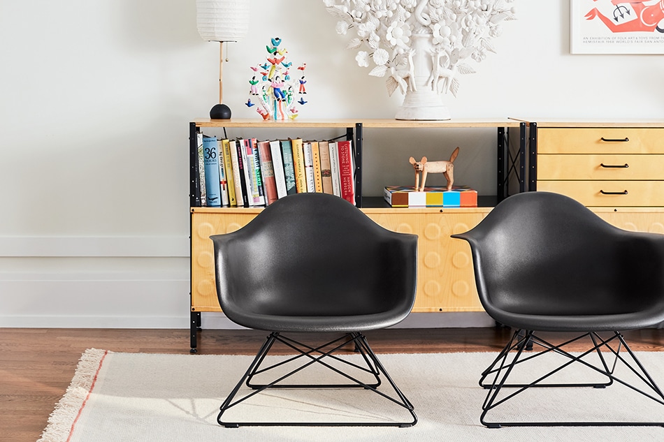 イームズプラスチックシェルアームチェア　黒eames