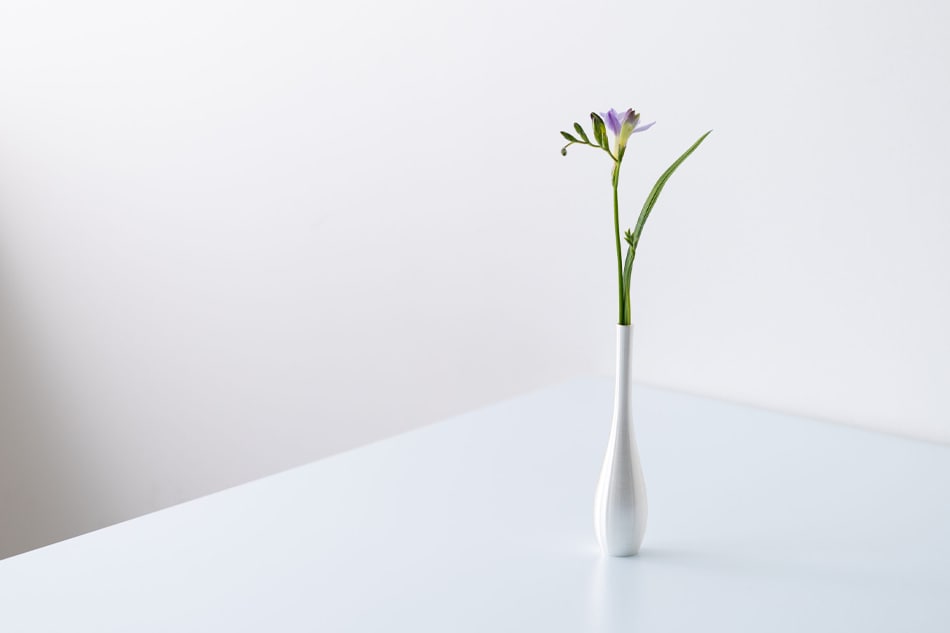 そろり 花入れ・花器 / 能作｜空間をさり気なく整える 真鍮製の花器