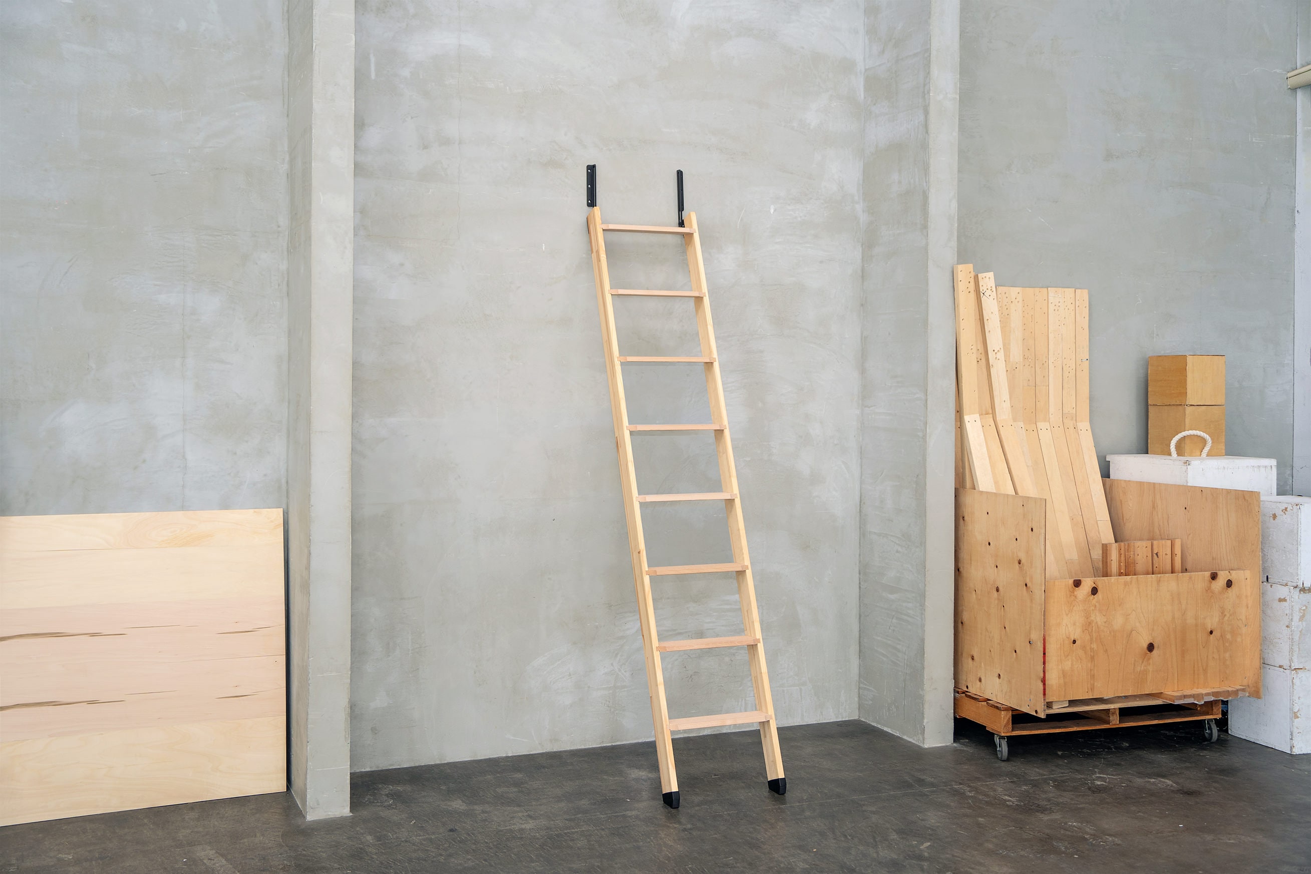 ���󥯥꡼�Ȥ��ɤ��ںब�����Ҹˤ�Ω�Ƥ�����줿�᥶�ߥ����������եȤϤ������̲��ο�