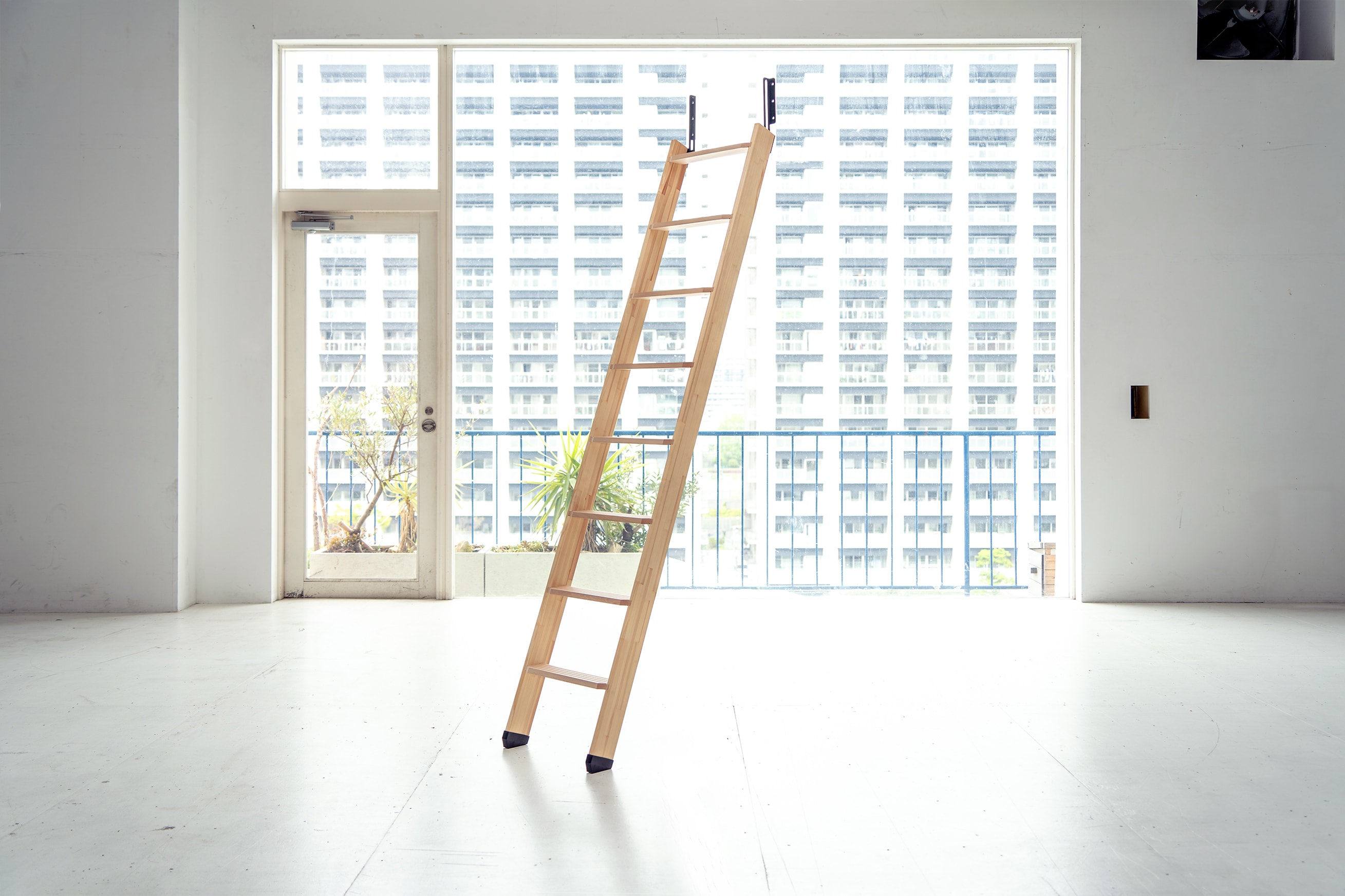 ���饹�ۤ��˥ޥ󥷥�󤬸������Ҹ�������⤤���褦��Ω�äƤ���᥶�ߥ����������եȤϤ������̲��ο�