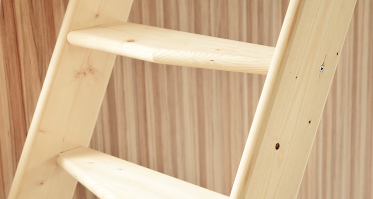 北欧産デザインステップ木製ロフト階段は手になじむ曲線仕様