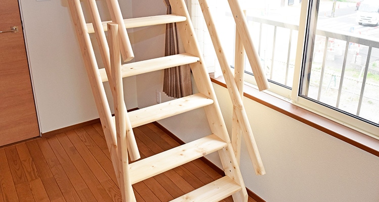 木製ロフト階段用てすりの施工風景