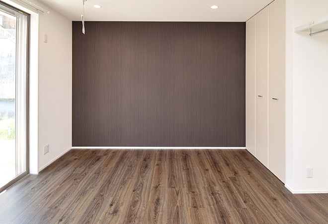 イノヴァーフロアをアパート床に施工したお部屋実例。