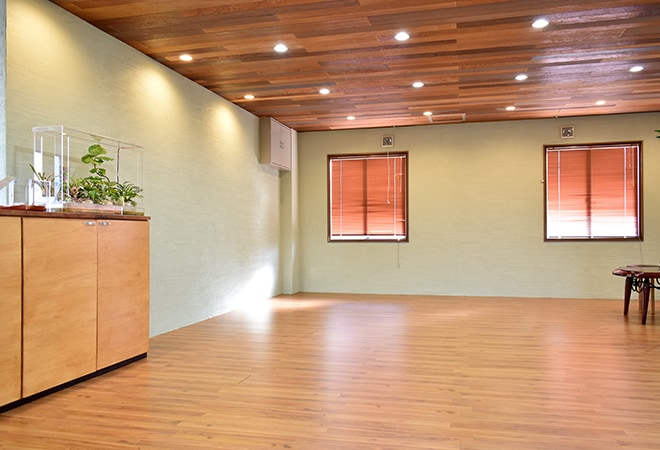 イノヴァーフロアを工房とオフィスの床に施工したお部屋実例。